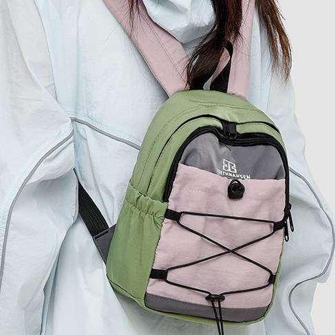 A Japanese-style casual mini backpack with a simple and versatile school style. It is a lightweight backpack for outdoor travel full figure