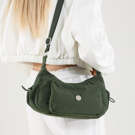 New sporty and lightweight women's bag, Japanese and Korean ins nylon texture casual large capacity, niche design single-shoulder crossbody bag full figure