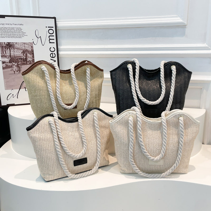 European and American large-capacity 2025 new style bag, seaside vacation casual straw woven bag, woven single-shoulder beach tote bag Application Scenario