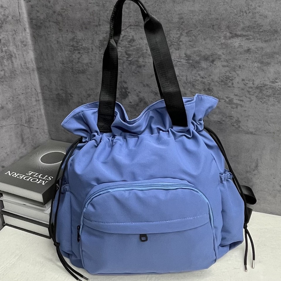 The super popular bags of 2025 are lightweight and suitable for spring and summer. They are women's style, light luxury, niche, large capacity, and offer a high-end feel for business trips and travels full figure