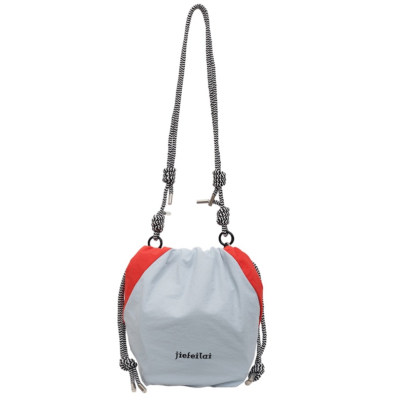 The 2025 new stylish and versatile drawstring drawstring crossbody bag is a simple and individual single-shoulder women's bag with contrasting colors and a lightweight handbag Item Picture