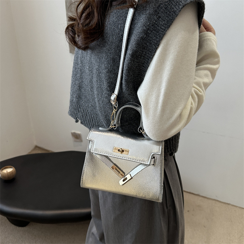 The 2024 new Senmeng bag is a fashionable and high-quality handbag for women, a Kelly bag, a single-shoulder crossbody bag, and a popular commuting bag this year Specification drawing
