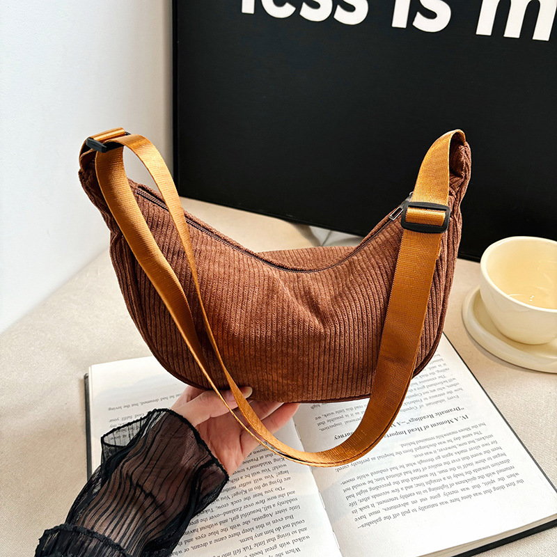 Cross-border corduroy Dumpling Bag 2024 New Style Versatile crossbody single-shoulder adjustable casual crossbody bag for women in autumn and winter full figure