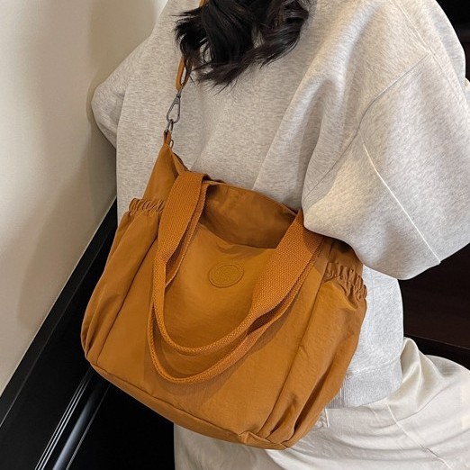 Casual handbag for women, 2025 new style, stylish spring design, single-shoulder crossbody trendy tote bag details Picture