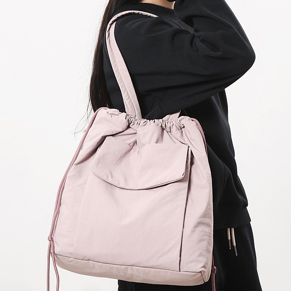 The 2025 spring new yoga fitness bag can hold a yoga mat, a casual single-shoulder bag and a large-capacity casual tote bag full figure