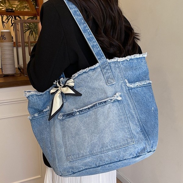 The 2025 new retro denim bag, large-capacity tote bag, single-shoulder bag, casual underarm handbag, and computer bag trend full figure