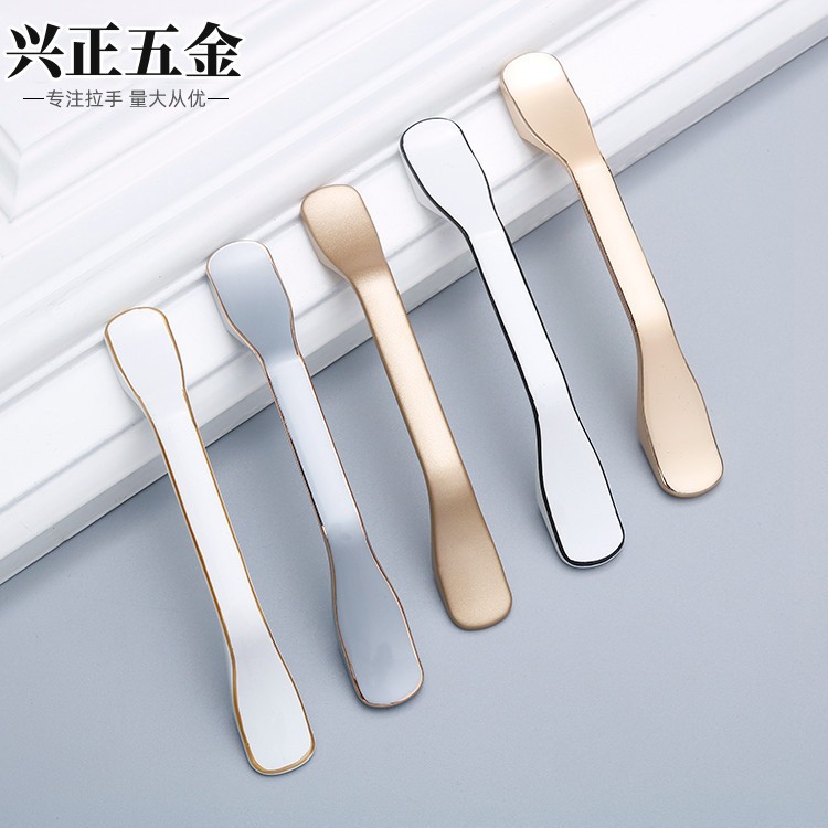 Wholesale of American-style simple Roman black zinc alloy handles, gold wardrobe doors, drawers, simple furniture, shoe cabinet handles full figure