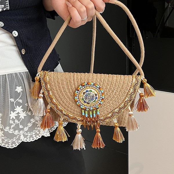 Spring new casual woven bag, straw woven bag, hand-held ethnic style niche crossbody bag, tassel texture single-shoulder bag details Picture