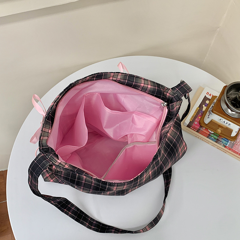 Bow sweet and niche single-shoulder bag, Korean-style ins checkered large-capacity canvas bag, artistic girl tote bag Application Scenario