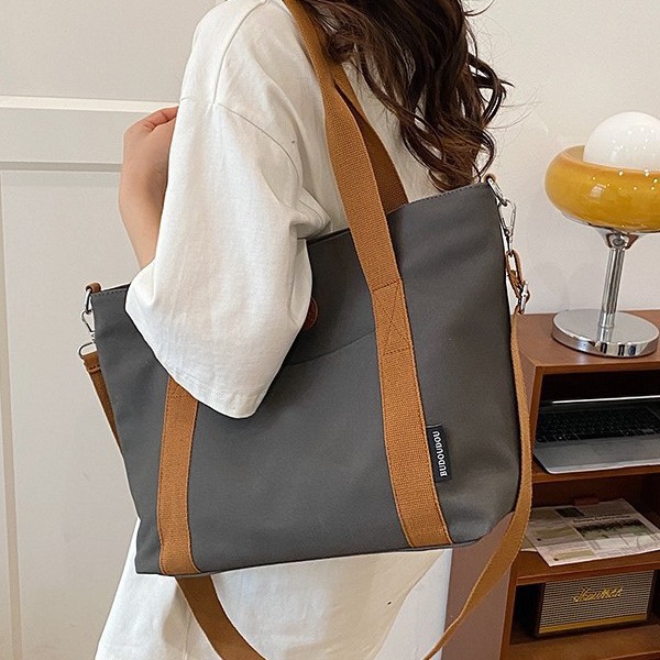 Women's handbag, single-shoulder bag 2025, niche college student casual handbag, large capacity tote bag for commuting Application Scenario