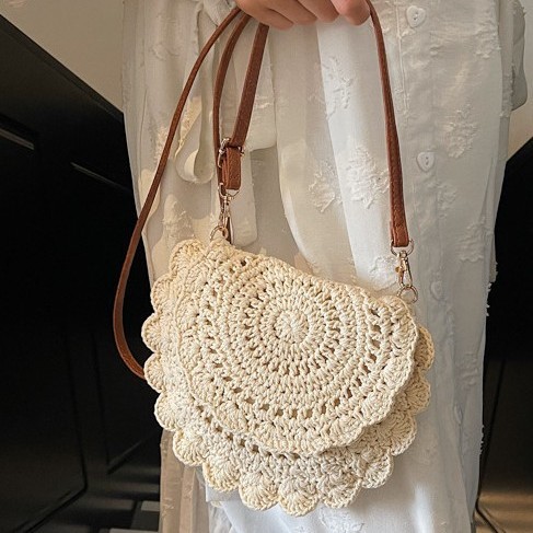 The seaside women's saddle is a versatile and off-the-beaten-path 2025 bag design, a new type of beach woven vacation travel bag for spring details Picture