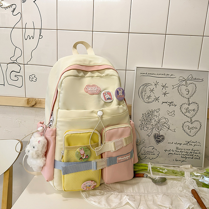 Color-blocking backpacks for junior high school students and college students, multi-layered niche design sense, lightweight backpacks 2025 new style Application Scenario