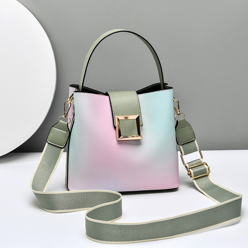 Gradient color bucket bag for women, 2022 new fashion Internet celebrity single-shoulder hand-held crossbody bag, stylish large-capacity women's bag Application Scenario