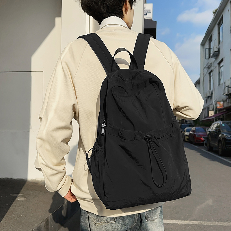 Japanese-style lightweight, pleated, large-capacity travel backpack for men, simple and versatile backpack for commuting, college student schoolbag for women details Picture
