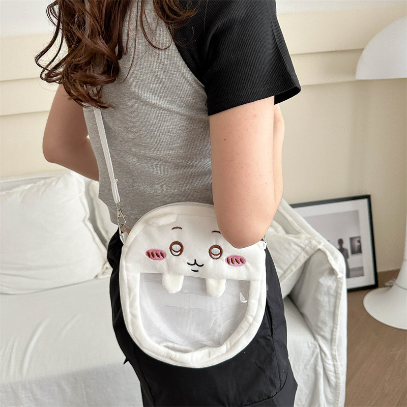 New cute and versatile, girlish, Kawaii, single-shoulder pain bag, coin purse, ugly and cute jelly, national grabbie doll exchange Application Scenario