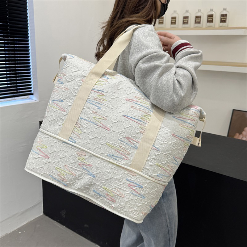 New cross-border travel bag, fashionable embroidered thread portable maternity bag, expandable dry and wet separation outdoor sports yoga bag Application Scenario