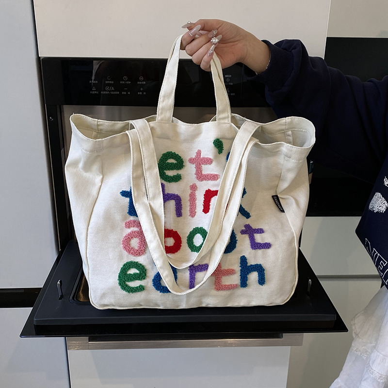 The 2025 new high-appearance, large-capacity commuter tote bag for women, a trendy single-shoulder bag with colorful letters, and a versatile underarm bag Application Scenario