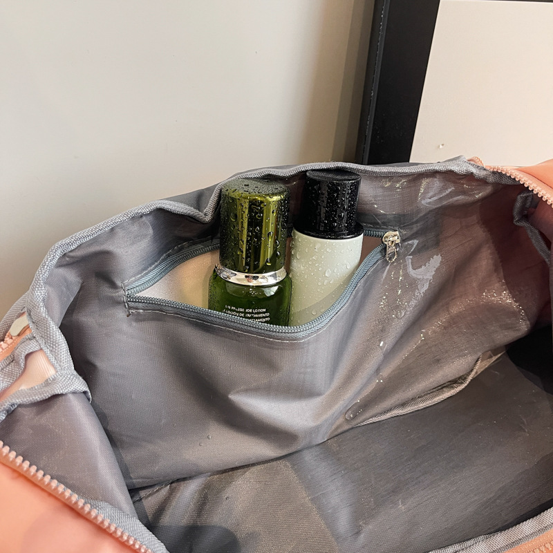 Logo-printable travel bag, large-capacity, lightweight and simple handbag, luggage bag, dry and wet separation sports and fitness bag Application Scenario