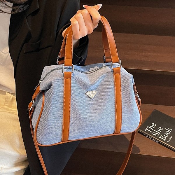 Casual handbag for women, Spring/Summer 2025 new crossbody bag, simple, trendy and fashionable single-shoulder bag for commuting Application Scenario