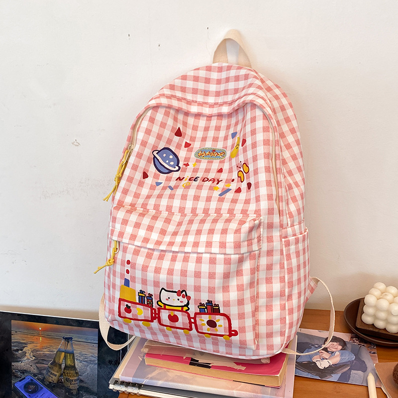 A new large-capacity backpack with a cute and niche design for girls, high school and junior high school students Application Scenario