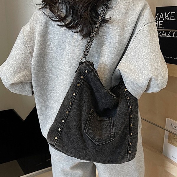 Retro rivet single-shoulder underarm bag, European and American fashion motorcycle bag, denim simple and casual large-capacity tote bag Specification drawing