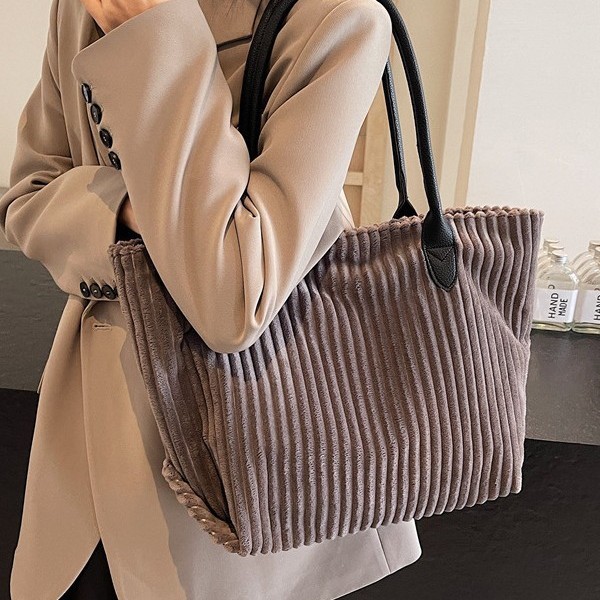 2024 New stylish and chic commuter single-shoulder bag, corduroy large-capacity retro tote handbag, trendy women's bag details Picture