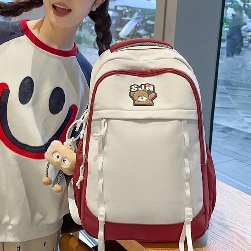 This cute and fresh schoolbag for female students has a large capacity and high appearance level. It is a versatile and trendy backpack with a contrasting color design details Picture