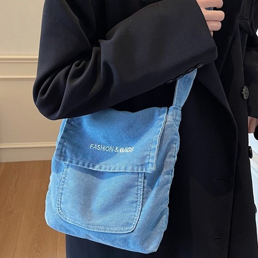 Retro denim bag for autumn and winter, a new Korean-style casual, fashionable and simple single-shoulder bag with a large capacity and a college-style crossbody bag Specification drawing