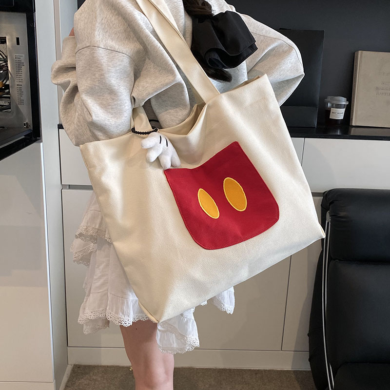 Canvas bag, underarm bag, large capacity, 2025 new tote, fashionable, trendy, cute and versatile, college girl bag Application Scenario