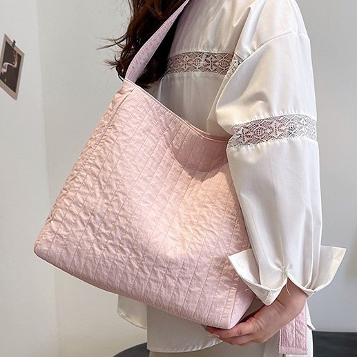 Large-capacity underarm bag for women, 2024 new style simple and high-quality commuter crossbody bag, fashionable college student fabric tote bag full figure