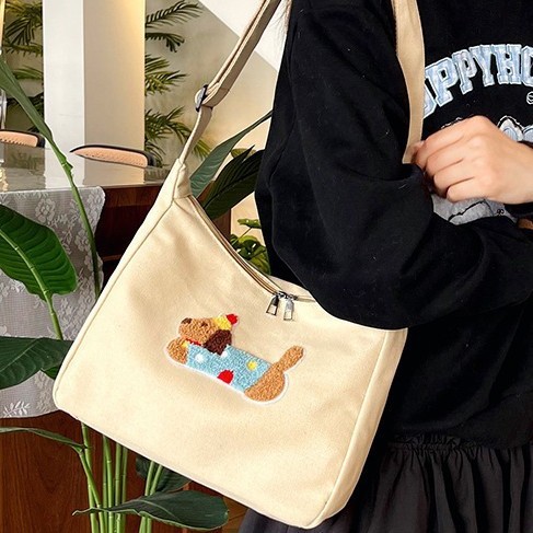 The new trendy and niche casual cartoon dog tote bag is a versatile women's commuter crossbody bag with a strong sense of design full figure