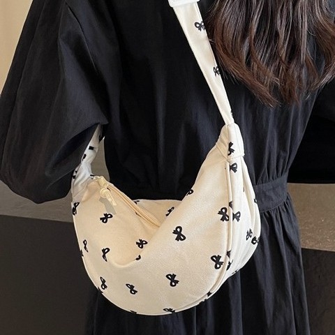 Simple and fashionable small bag for women, 2025 new trendy underarm bag, Korean style, versatile texture, casual single-shoulder crossbody bag full figure