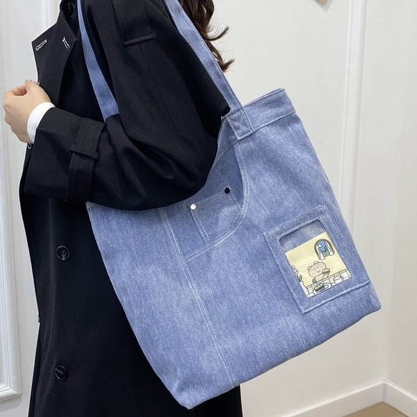 The new large-capacity tote bag for autumn and winter, with a laid-back denim style and a girlish touch, is a fashionable and casual commuting and school bag Specification drawing