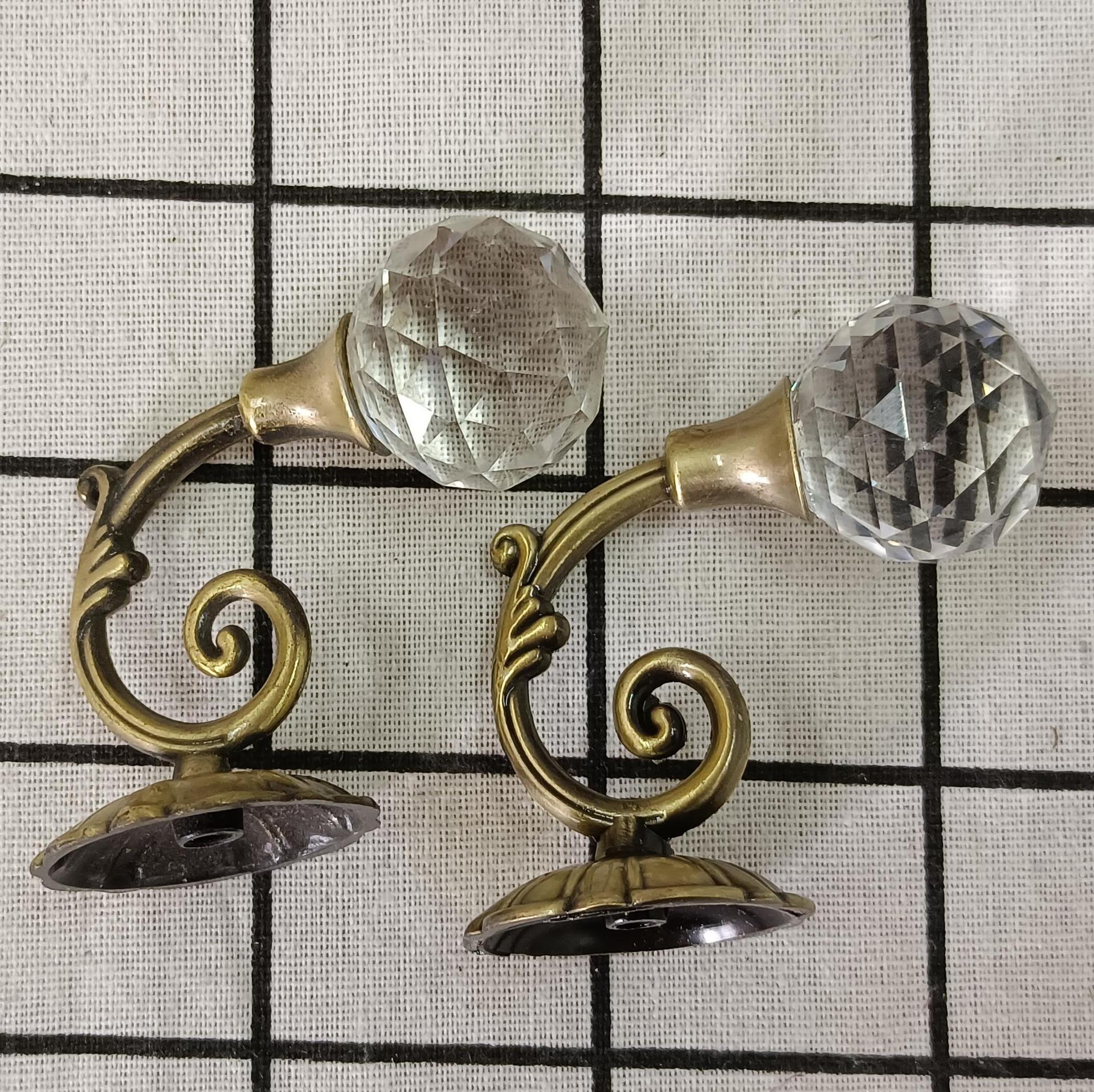 Cross-border fashion curtain hooks, door and window hooks, European alloy crystal hooks, coat and hat hooks, bath curtain hooks, factory direct sales Application Scenario