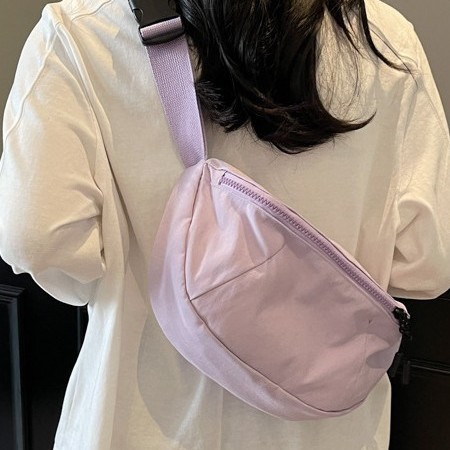New ultra-light waterproof Oxford fabric bag, a versatile single-shoulder crossbody bag for women, a lightweight and practical nylon saddle bag crossbody bag Application Scenario