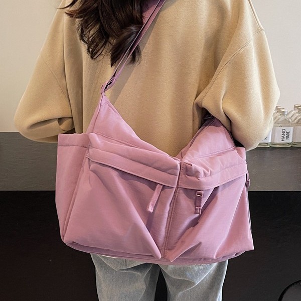 New crossbody bag with a laid-back workwear style, nylon large-capacity single-shoulder bag 2024, casual and versatile multi-pocket tote bag full figure