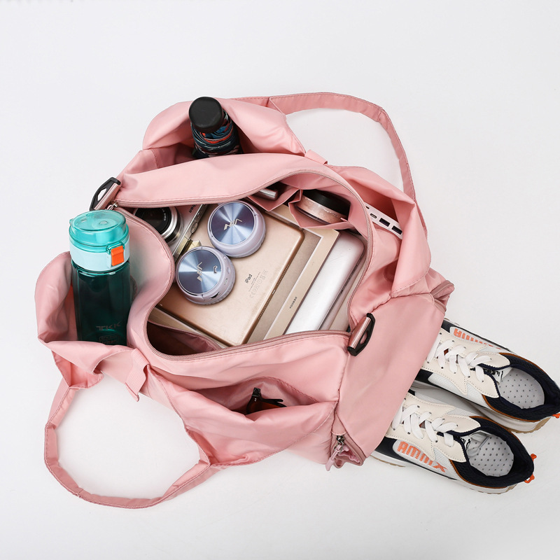 Cross-border Oxford cloth women's single-shoulder bag, large-capacity yoga and fitness bag, independent shoe compartment, new simple sports bag Application Scenario