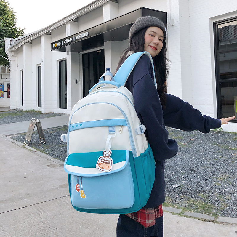 The new college student backpack features a contrasting color, is lightweight and has a large capacity. It is a retro workwear backpack Specification drawing