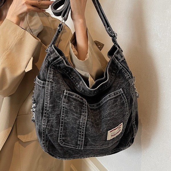A versatile new single-shoulder bag with large capacity, a denim autumn and winter lightweight, retro and fashionable school-style crossbody bag Application Scenario