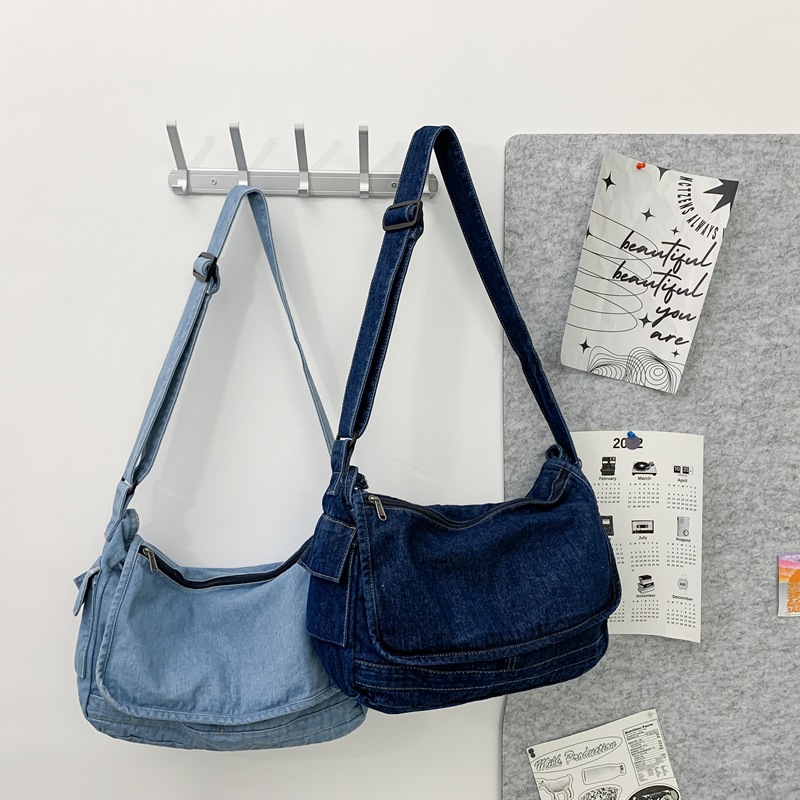 New washed denim bags for Spring 2023, retro Korean version postman bag for women, single-shoulder bag for college students attending classes Specification drawing