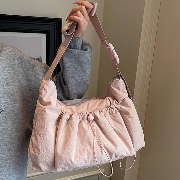 A new fashionable single-shoulder crossbody bag with a large capacity for women, highlighting the school style. A small crossbody bag for commuting to work Specification drawing