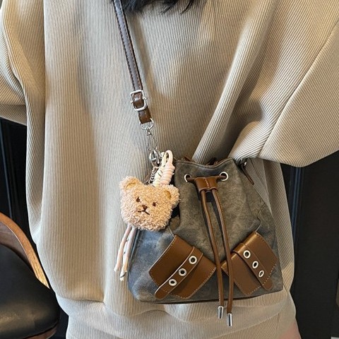 Fashionable and retro bucket bag for women, 2025 new style, trendy design sense, niche backpack, large-capacity women's single-shoulder bag full figure