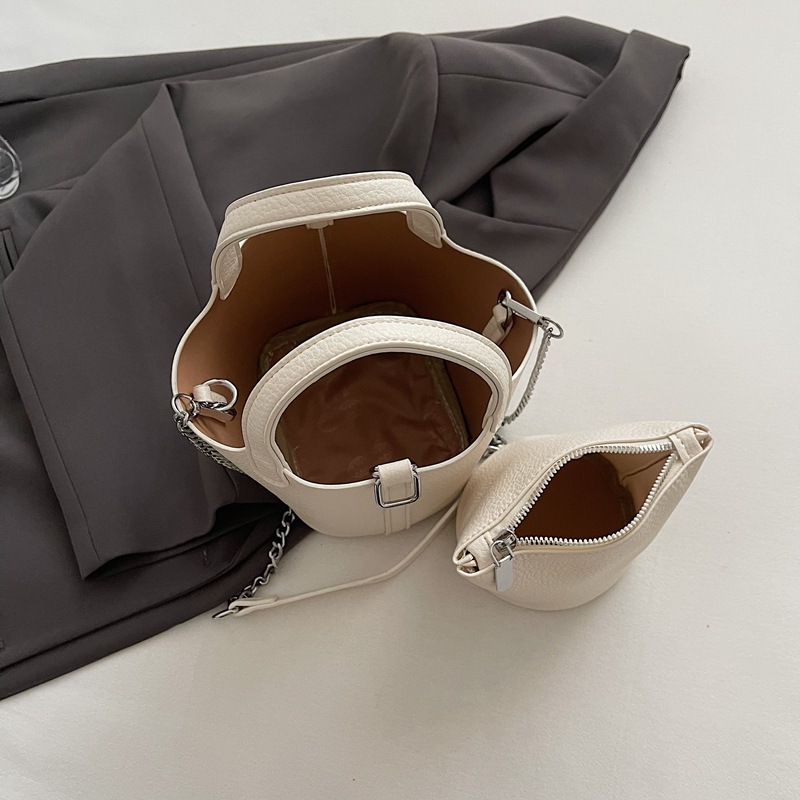 Korean-style soft leather hand-held bucket bag, women's casual and versatile commuting chain bag, 2025 new style single-shoulder crossbody bag Application Scenario