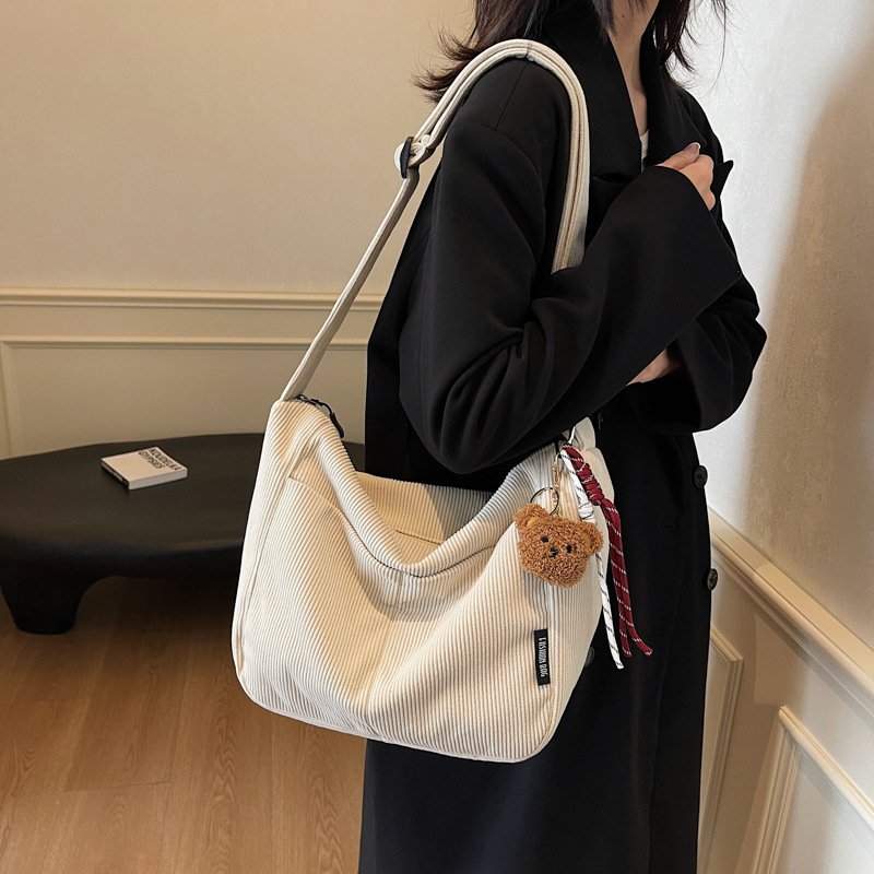 Corduroy large-capacity bag for women, new autumn/winter 2024 single-shoulder bag, soft surface, casual and commuting, stylish crossbody large bag full figure