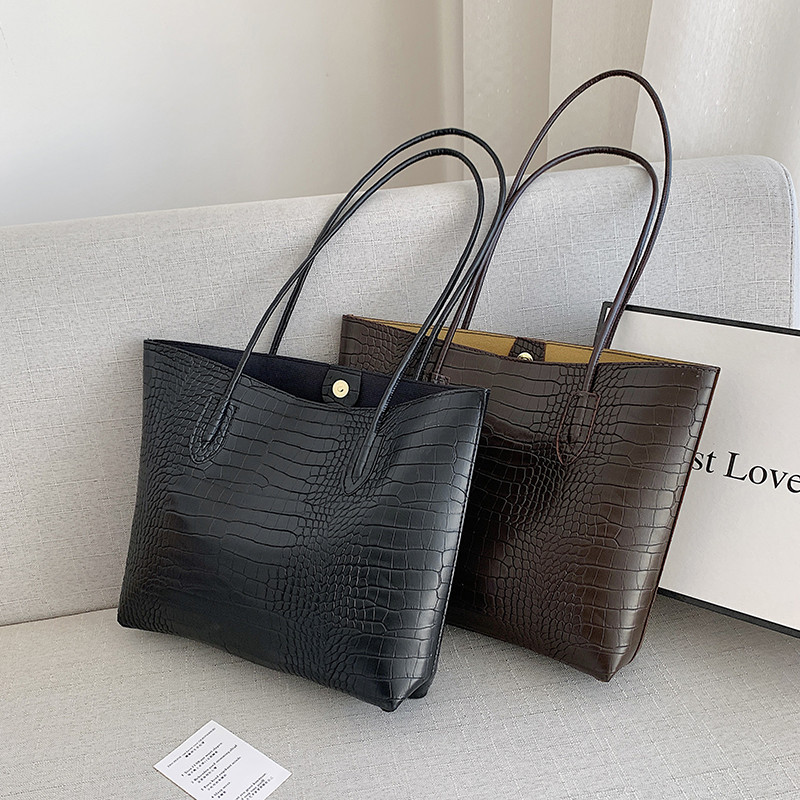 Cross-border crocodile-patterned underarm bag for women 2024, a niche, stylish and versatile tote bag with a high-quality and large-capacity handbag for women Application Scenario
