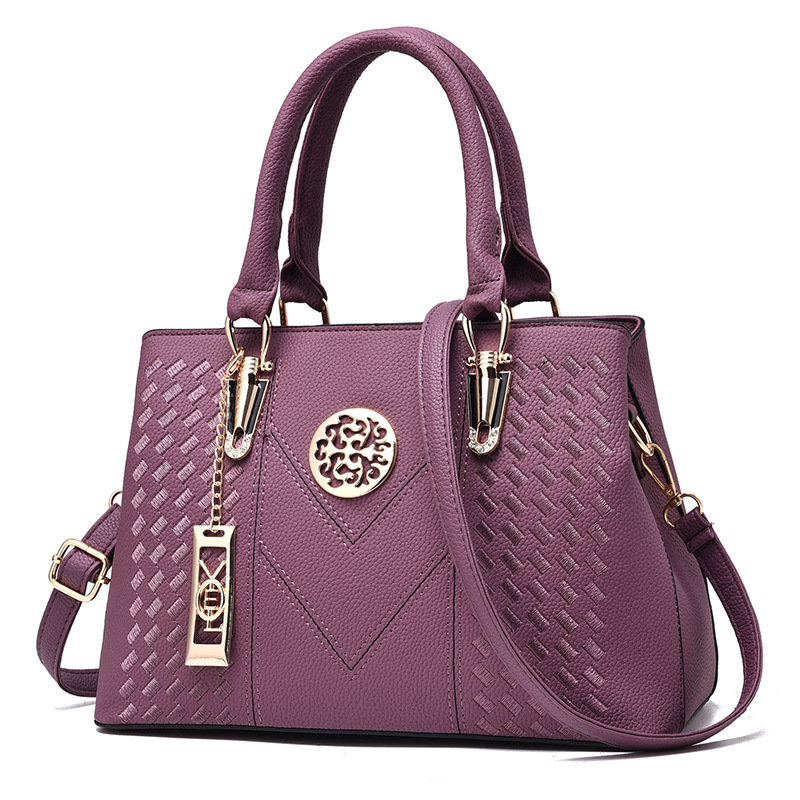 Cross-border women's handbag 2022 New Style Fashionable and trendy embroidered women's handbag, large-capacity single-shoulder crossbody bag for export Application Scenario