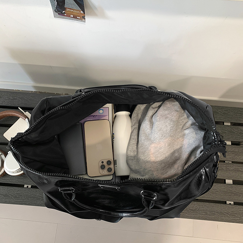 A new large-capacity pu leather sports carry-on bag for both men and women, suitable for business trips and short-distance travel details Picture