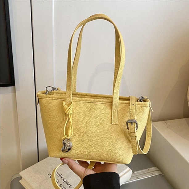 Casual and simple hand-held bucket bag for women, a new summer 2025 fashion, versatile, trendy and niche design, single-shoulder crossbody bag full figure