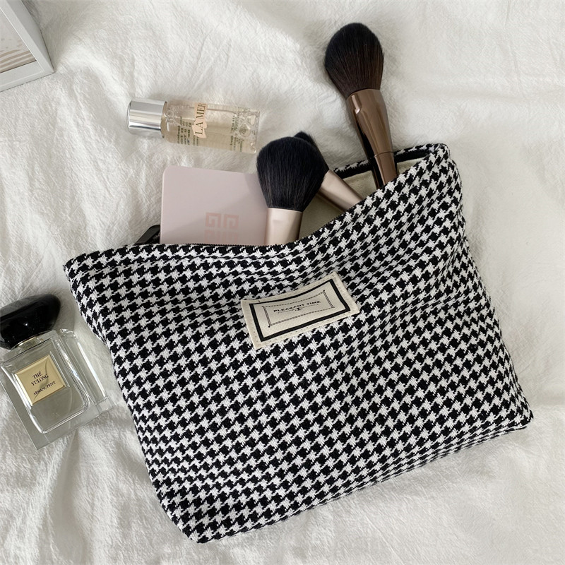 19121 New Fashion thousand-bird pattern makeup bag, skin care products, loose change, carry the bag together, portable toiletry and storage bag Item Picture