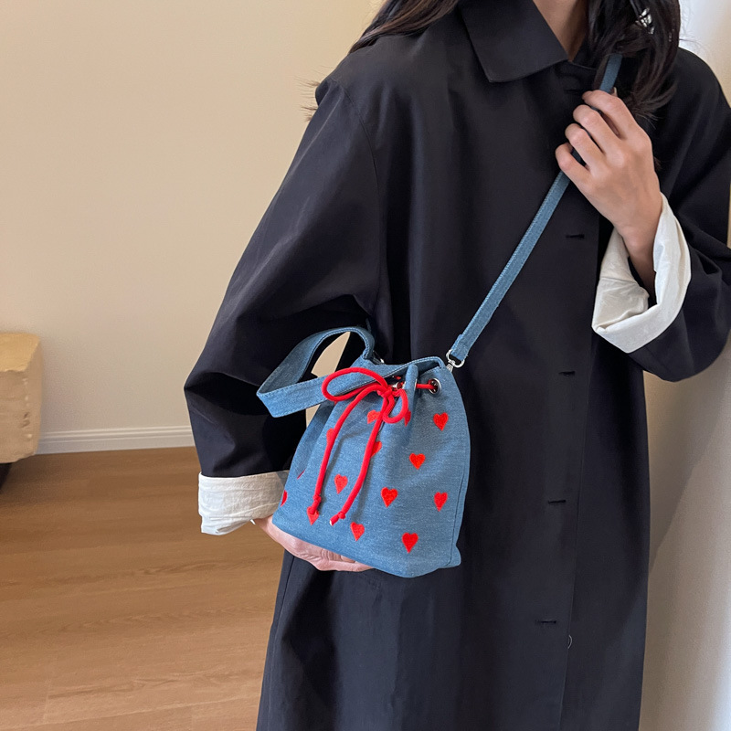 Korean embroidered heart-shaped drawstring pink handbag 2023 new style single-shoulder crossbody bag, mini bucket bag with texture Specification drawing